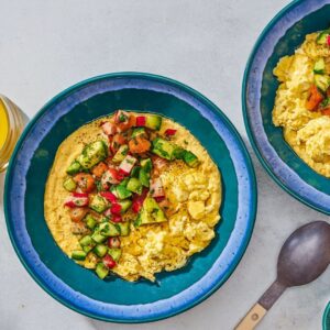 Śniadaniowy bowl z hummusem