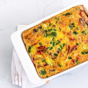 Zapiekanka z brokułami i pomidorkami